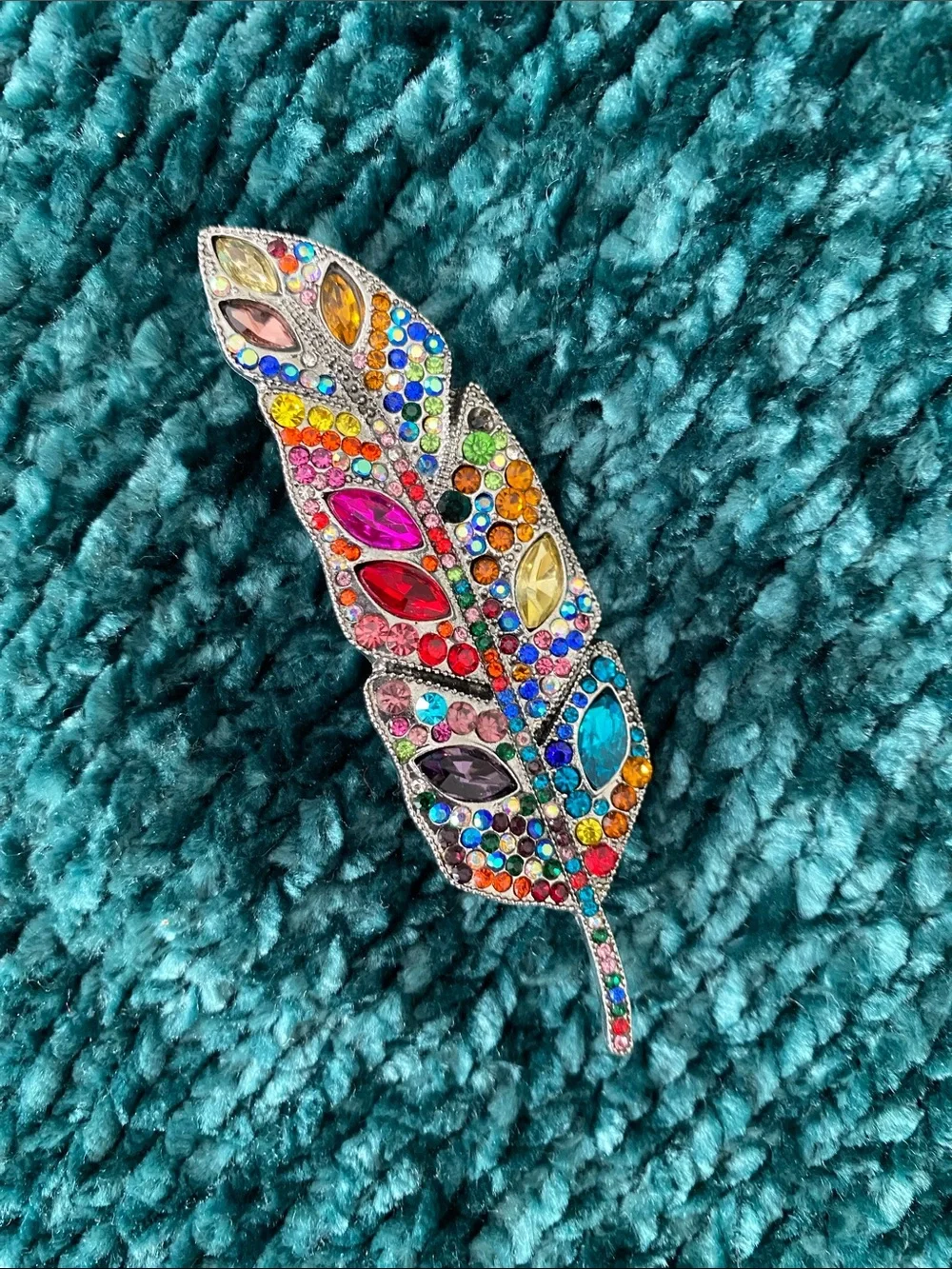 N/A sparkling brooch